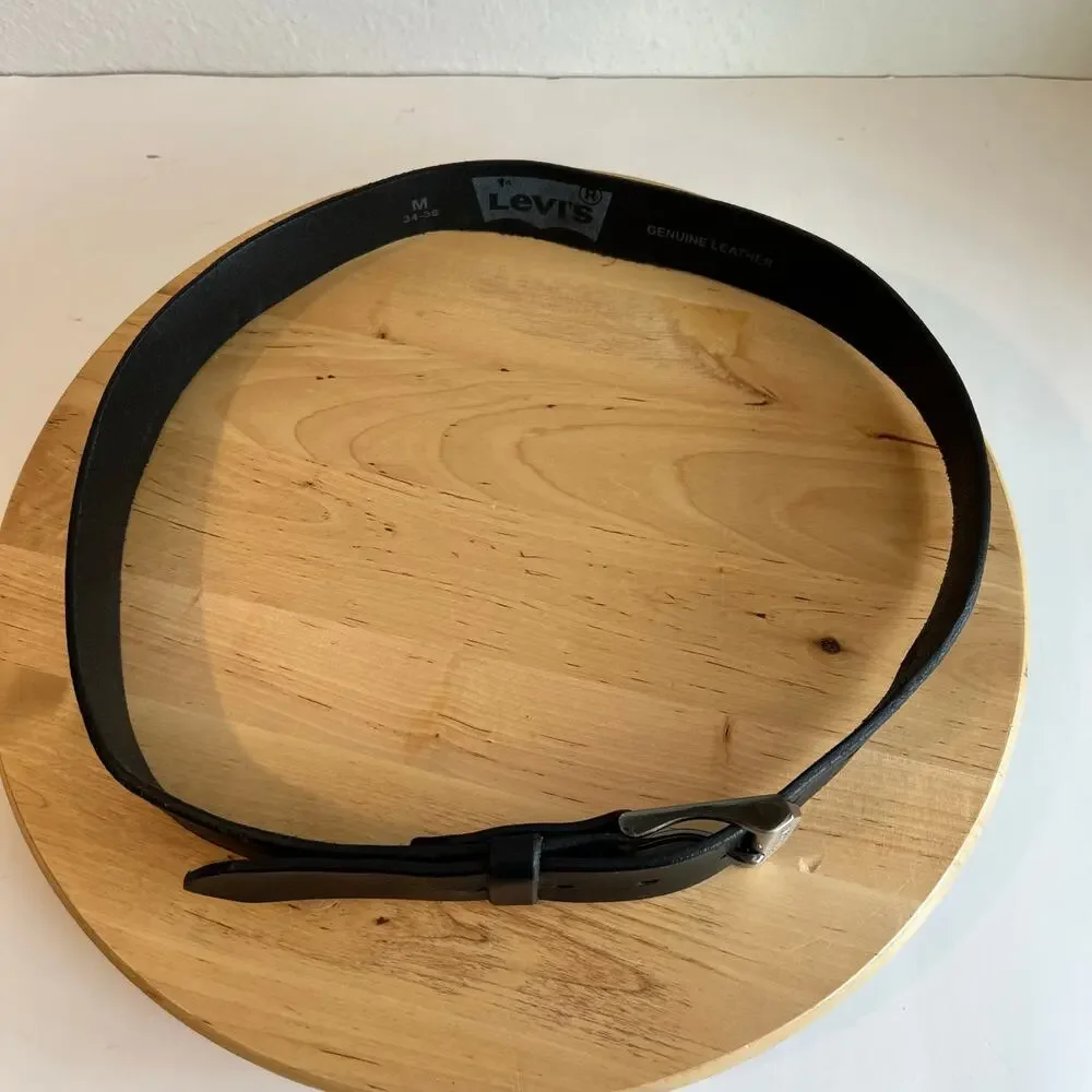 Black Levi's Genuine Leather Silver Buckle Belt Unisex Size Medium